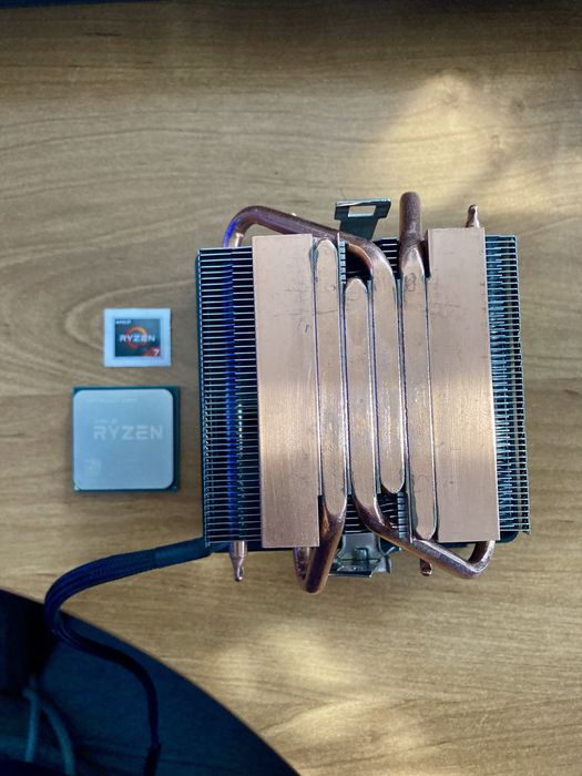 AMD Ryzen 7 2700x + AMD Wraith Prism