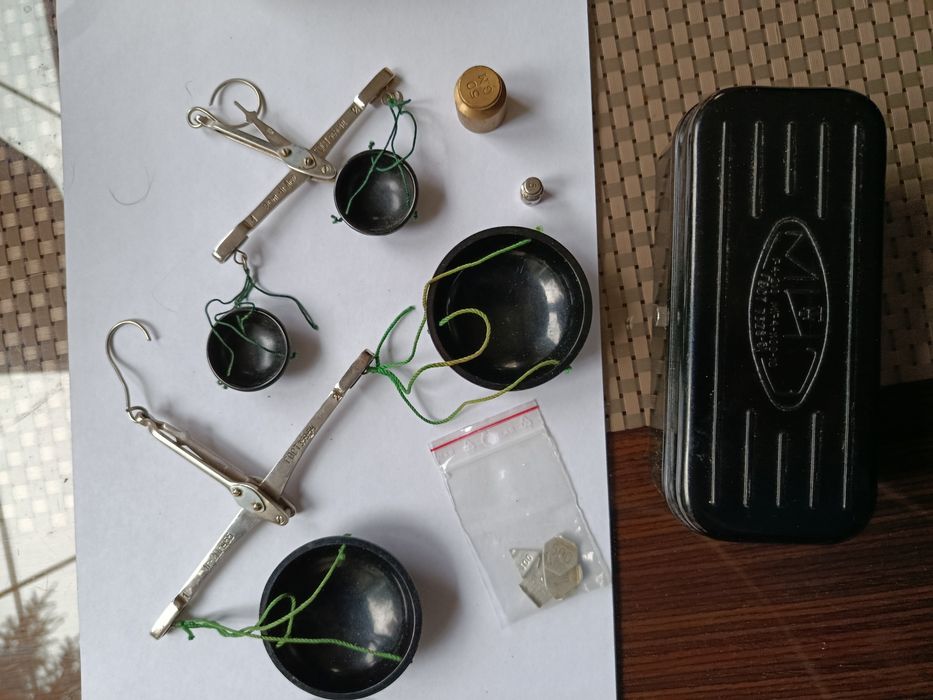 Весы аптечные, лабораторные.