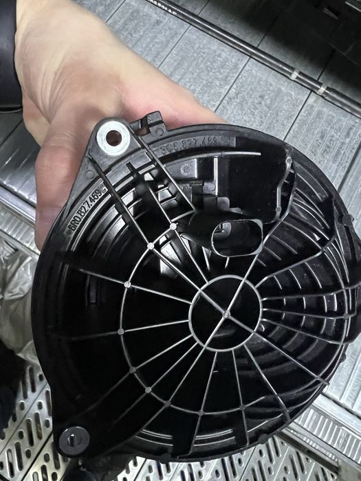 механізм відкривання багажника VW 3C5827469