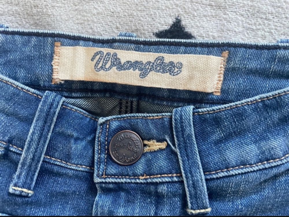 Jeansy wrangler Joni flare leg