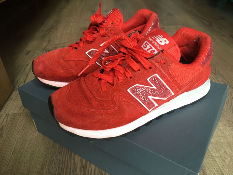 Жіночі кросівки New Balance 574 / 38 розмір / замшеві / червоні