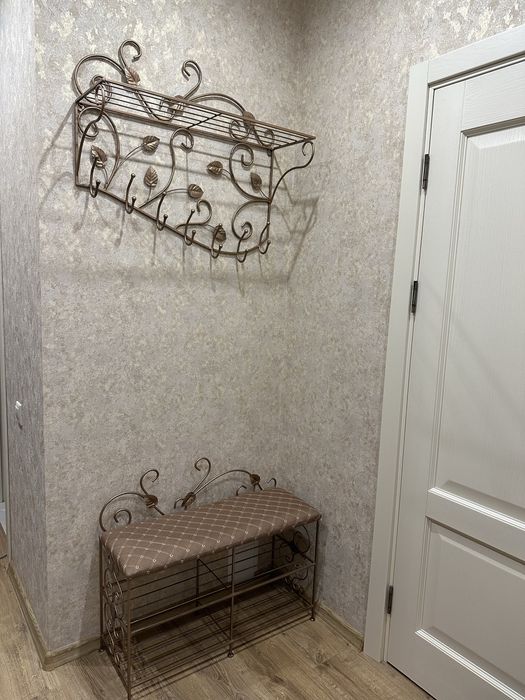 Кований передпокій