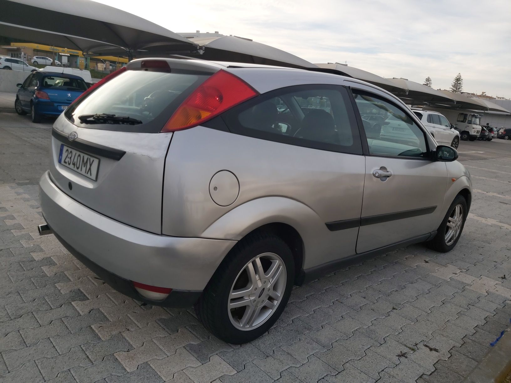 Ford Focus ano 1999 Troco por Transit