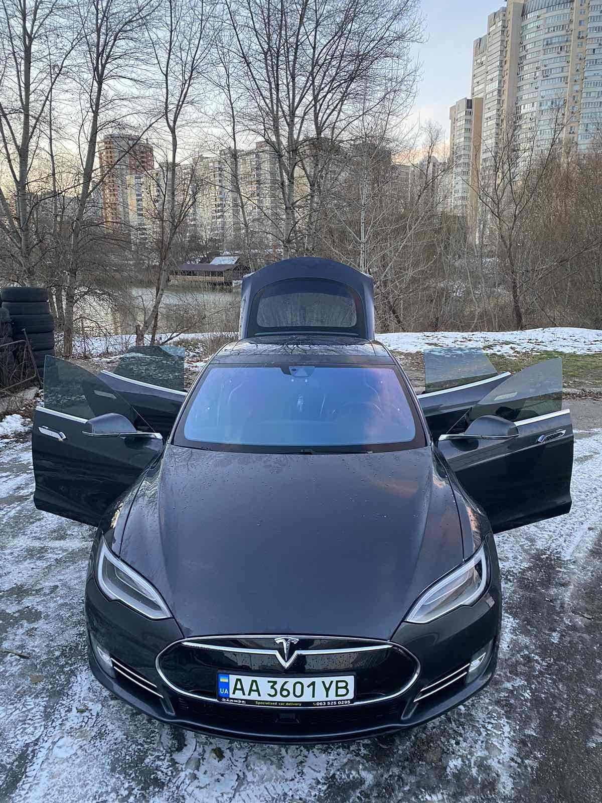 Tesla Model S 2015