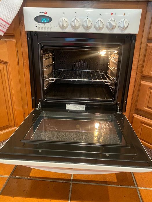 Forno com placa e exaustor Fagor