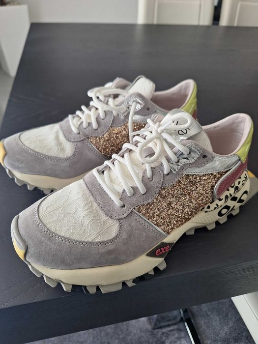 Sapatilhas EXE Novas