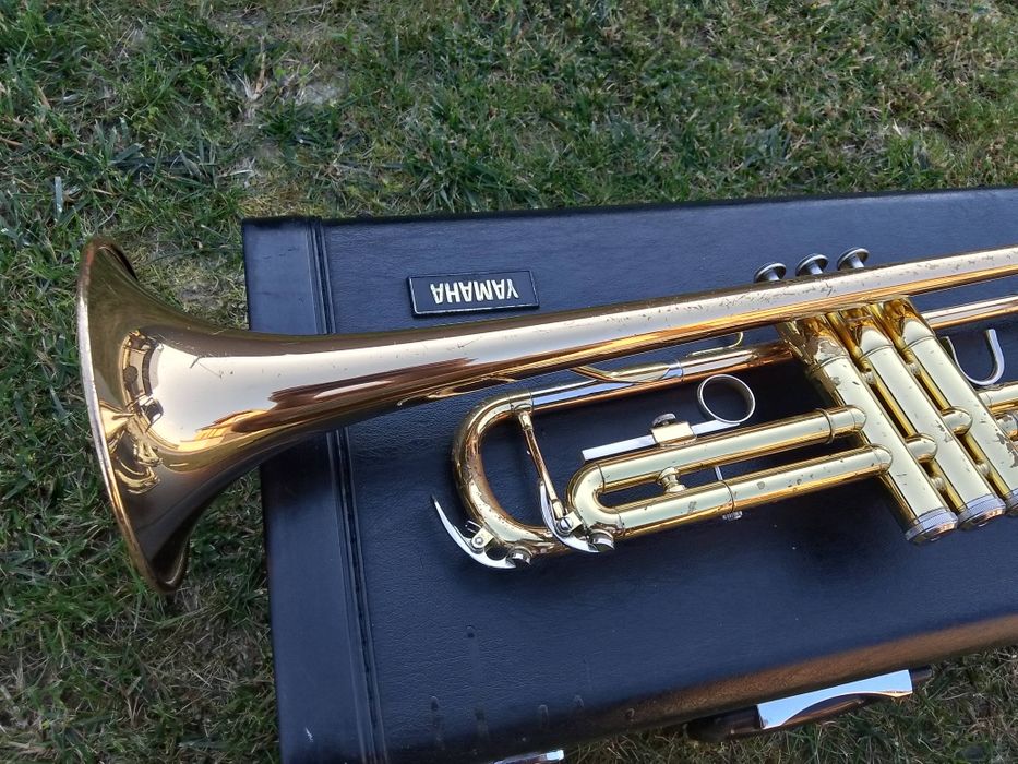 Trąbka Yamaha YTR 4320EG z kufrem i ustnikiem