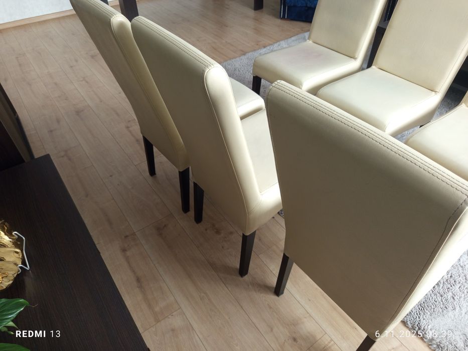 OPIS Krzesła skórzane kolor kremowy