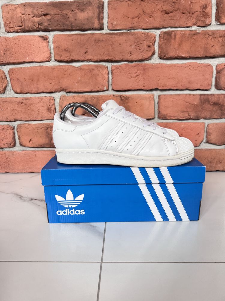 buty superstar white