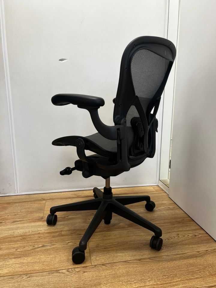 Opção completa Herman Miller Aeron remodelada com Posturefit