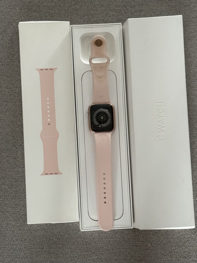 Apple watch 4, 44 mm повний комплект , все рідне