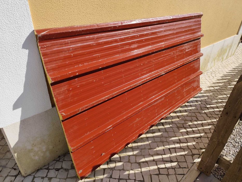 Painel sandwich com 2m de comprimento