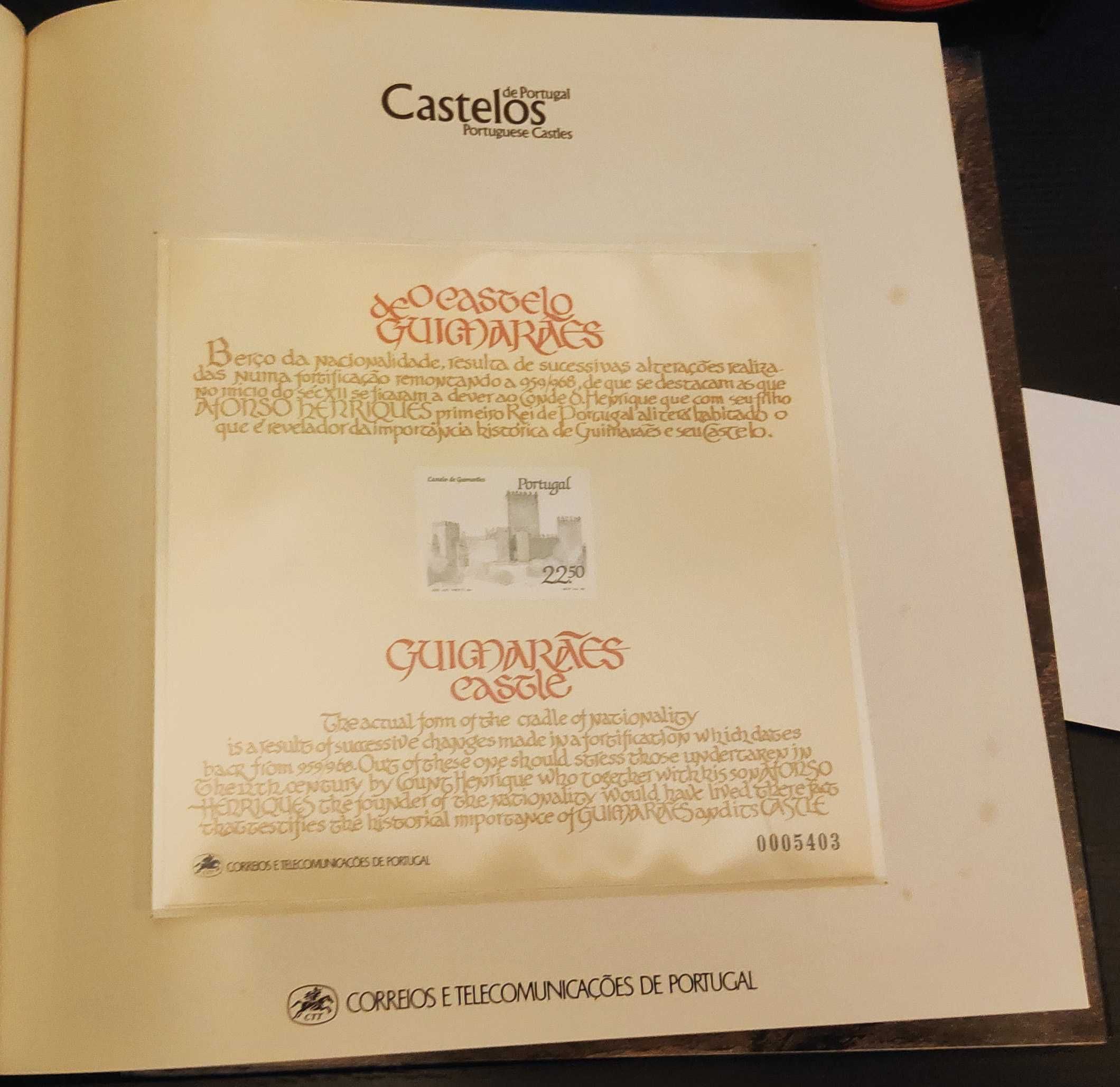 LIVRO CTT "CASTELOS DE PORTUGAL" com todos os selo
