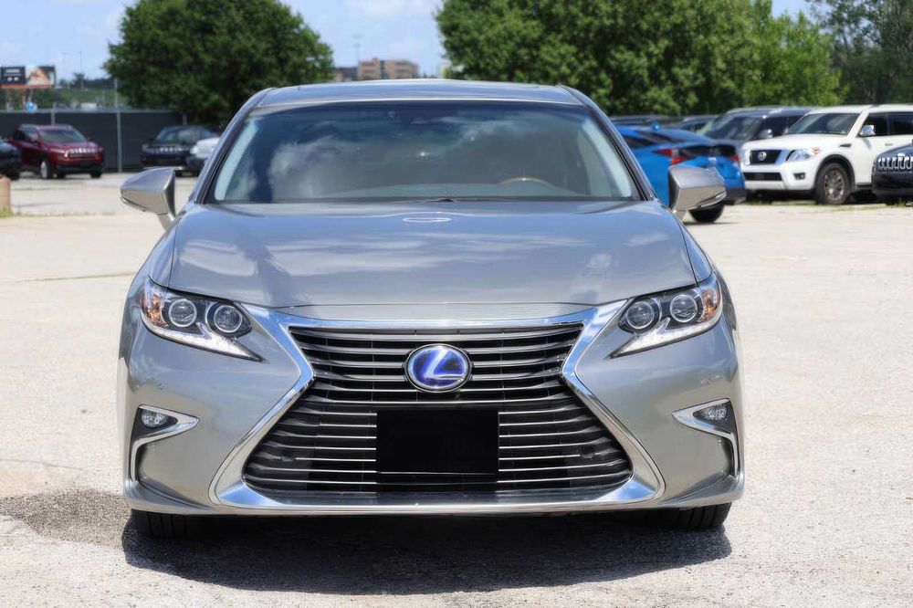 Lexus ES 300h      2018