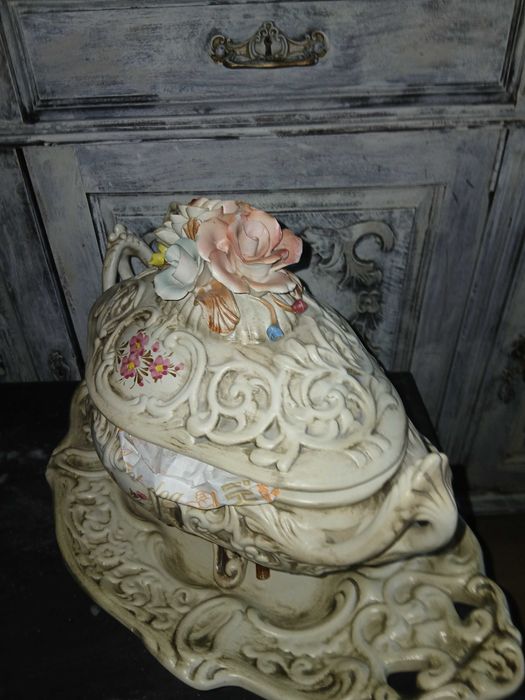 Terrina antiga  pintada a mao