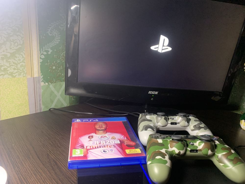 Продаю PlayStation 4Fat 1TB