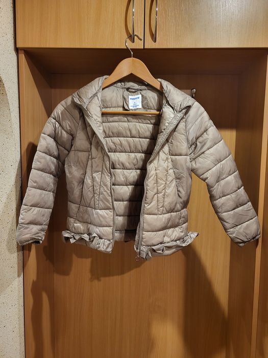 Продам дитячу куртку Mayoral, Испанія, для дівчінки,зріст 134 см.