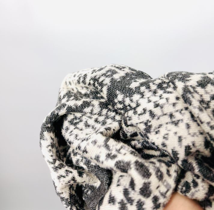 Sweter z motywem skóry węża XL 42 TU