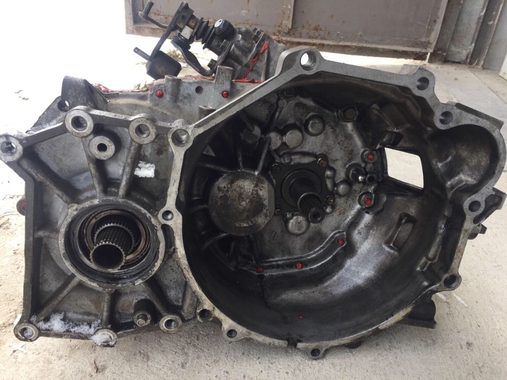 Коробка переч Mitsubishi Outlender 2,4