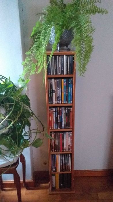 DVD Display Stands in Column Form.64354154079235122