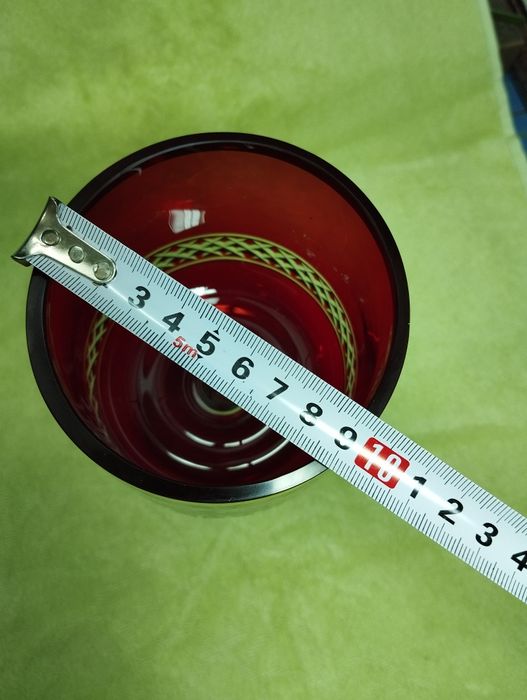 Бокалы из красного рубинового стекла