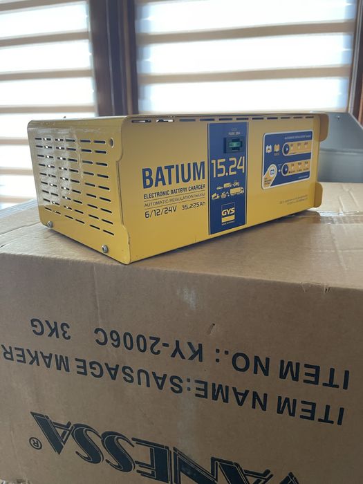 Зарядний пристрий 6/12/24v автоматичний Франція