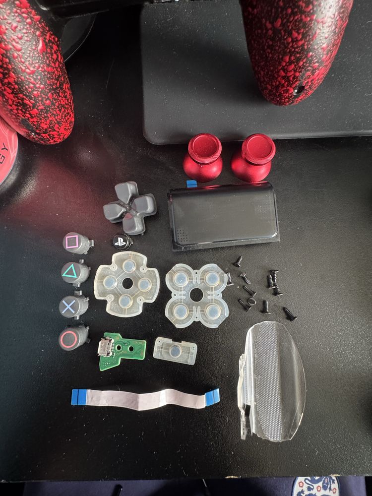 Sprzdam plecki dualshock 4 + nie które przyciski i elementy