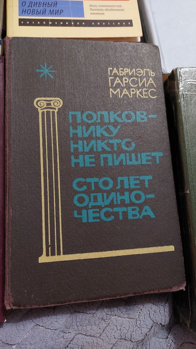 Книги, кожна за 25 грн