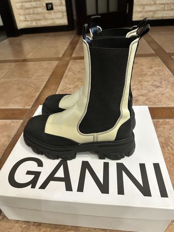 Продам стильные ботинки-челси GANNI