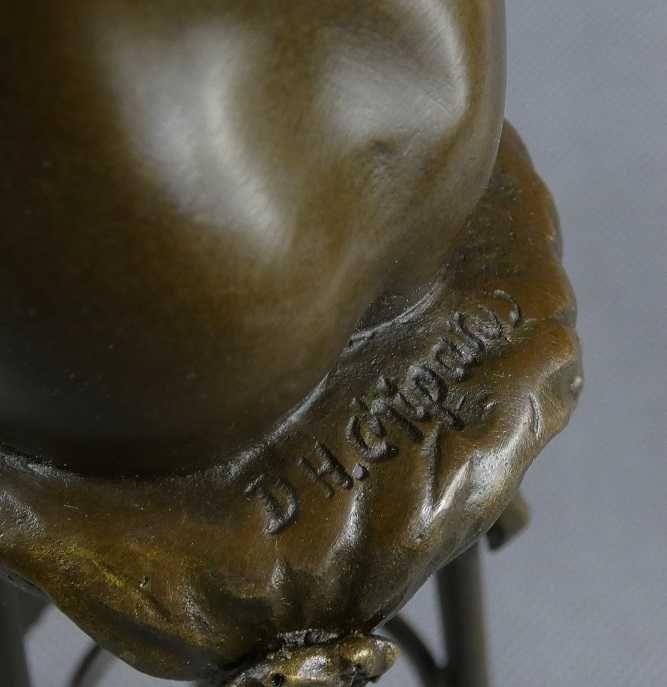 AKT Kobieta siedząca na krześle BRĄZ figura RZEŹBA 27 cm sygnatura
