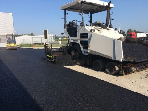 Układanie asfaltu budowa dróg parkingów asfaltowanie zalewanie spękań