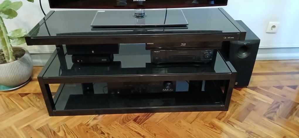 Móvel de TV em muito bom estado. Marca Ors one El Corte Ingles.
