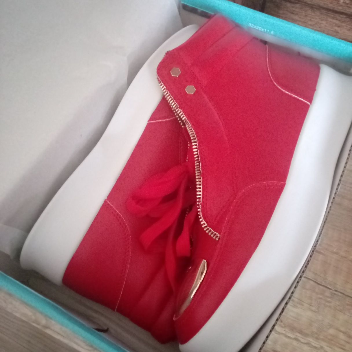 Piękne Wysokie skórzane Trampki męskie Czerwone NOWE!!Roz- 42-43. do U