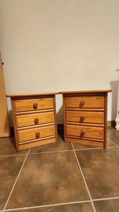 2x Mesas de cabeceira