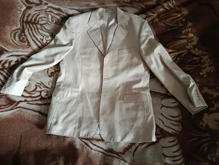 Белый пиджак новый