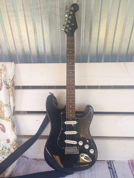 Продам електрогітару