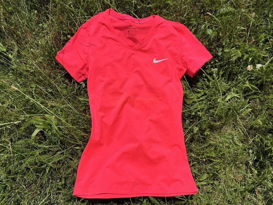 Жіноча, яскраво рожева футболка Nike W NP TOP SS