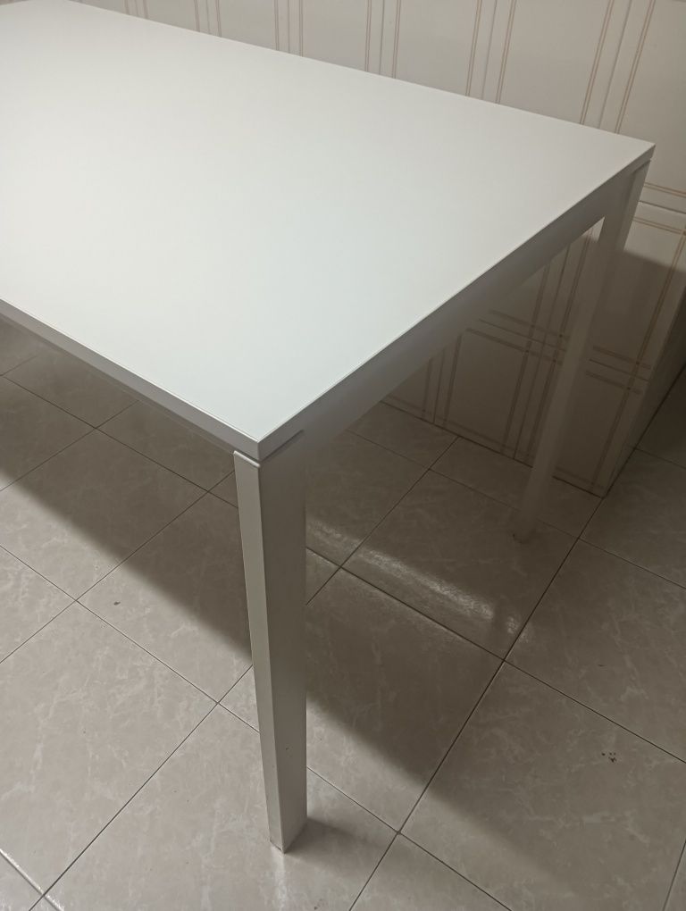 Mesa IKEA Vihals
