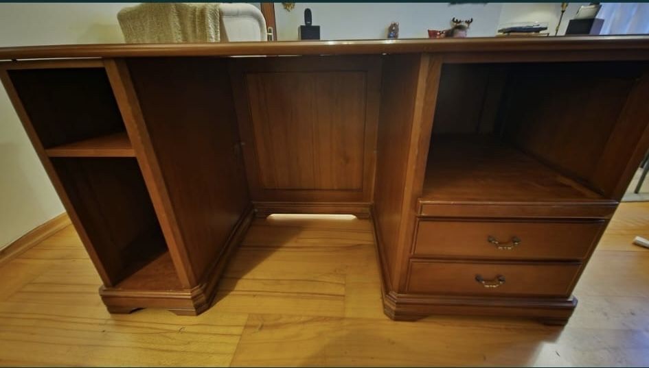 Secretaria maciça (cerejeira)