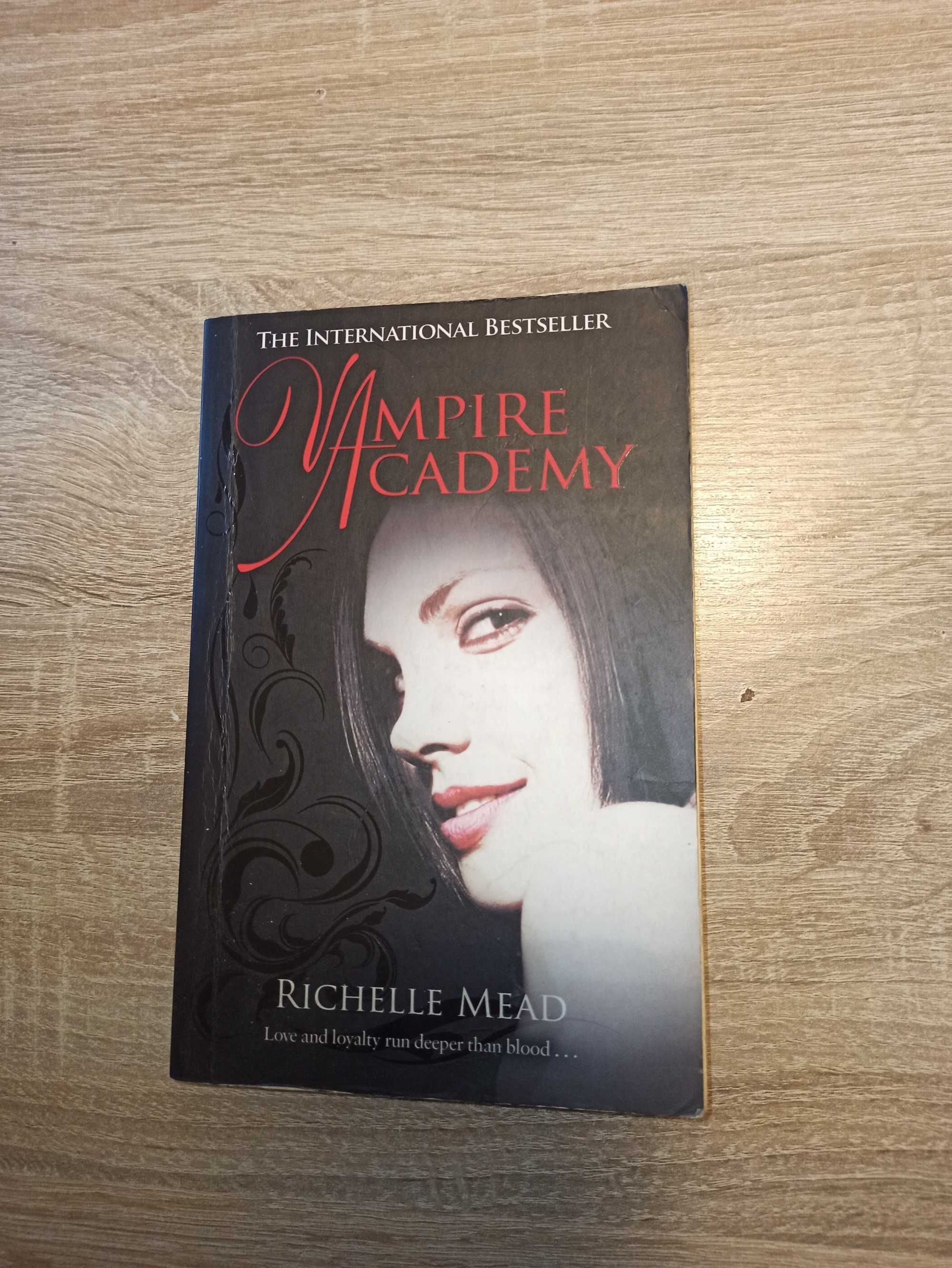 Książka Vampire Academy Richelle Mead