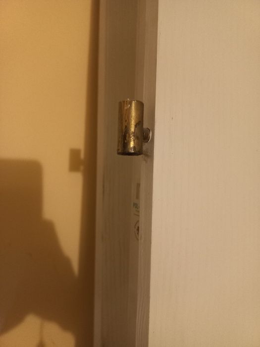 Białe drzwi z szybą 70cm lewe zawiasy