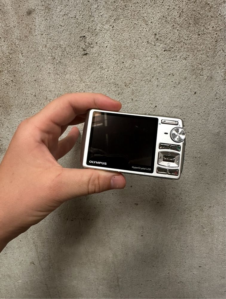 Olympus µ[mju:] 820 +1GB+stacja dokująca mały aparat cyfrowy jak ixus