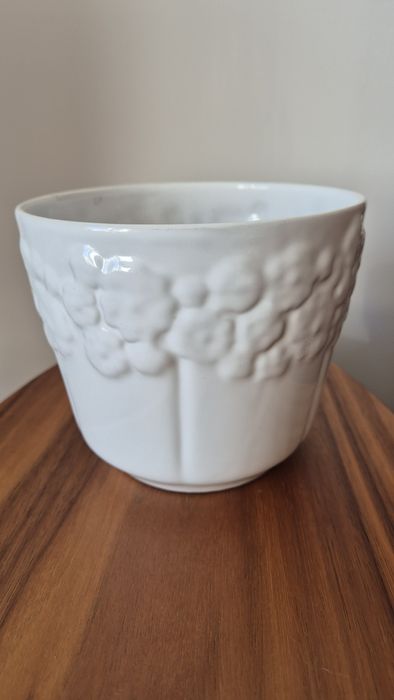 Biała ceramiczna doniczka