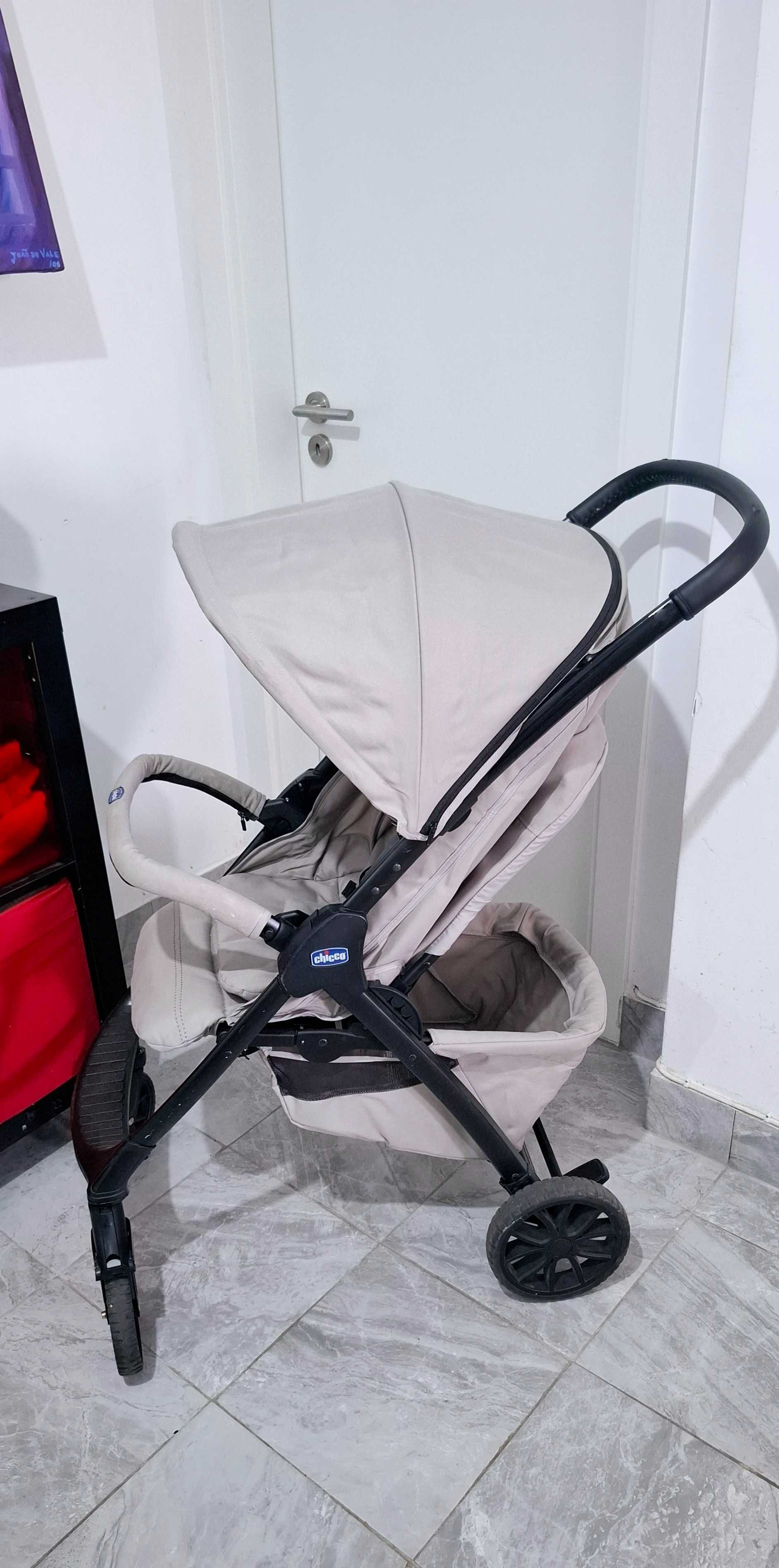 URGENTE PARA DESOCUPAR!Carrinho leve  prático e moderno da chicco