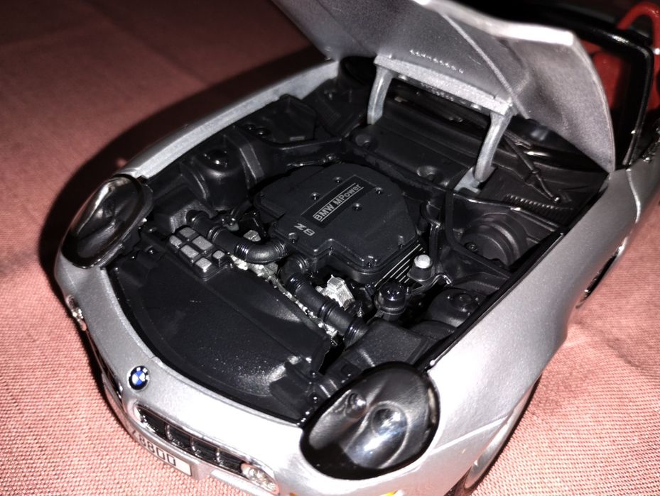 Miniatura BMW Z8 Bburago 1:18