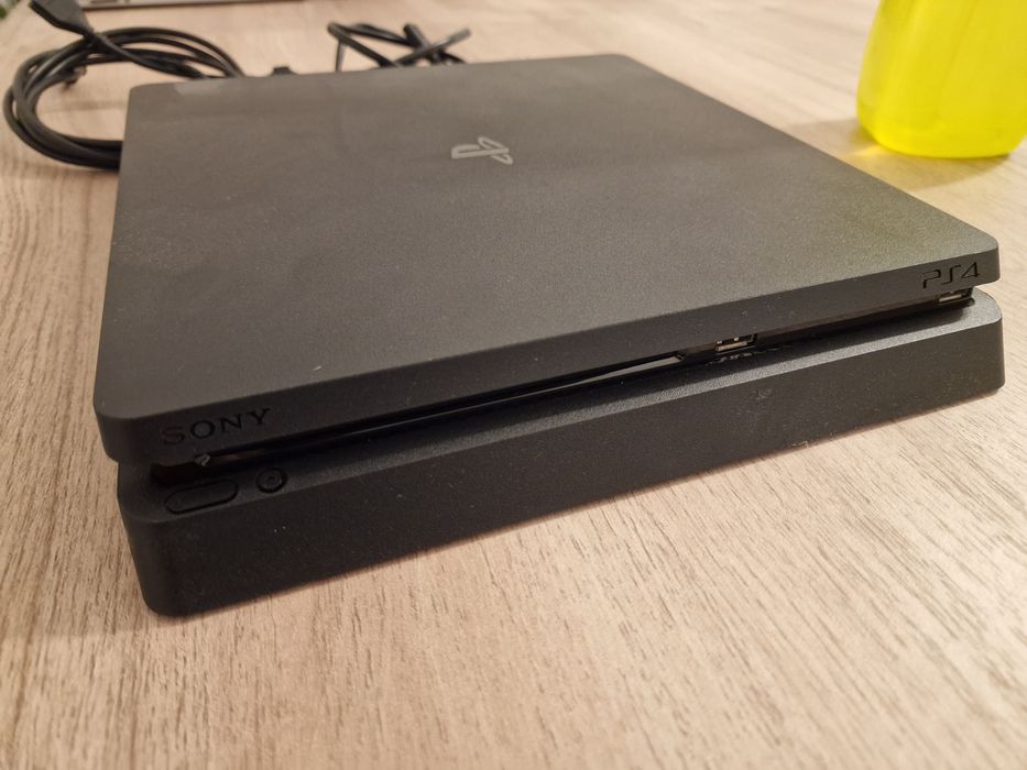 PlayStation 4 (PS4) 1TB  | 2 Comandos Originais | 2