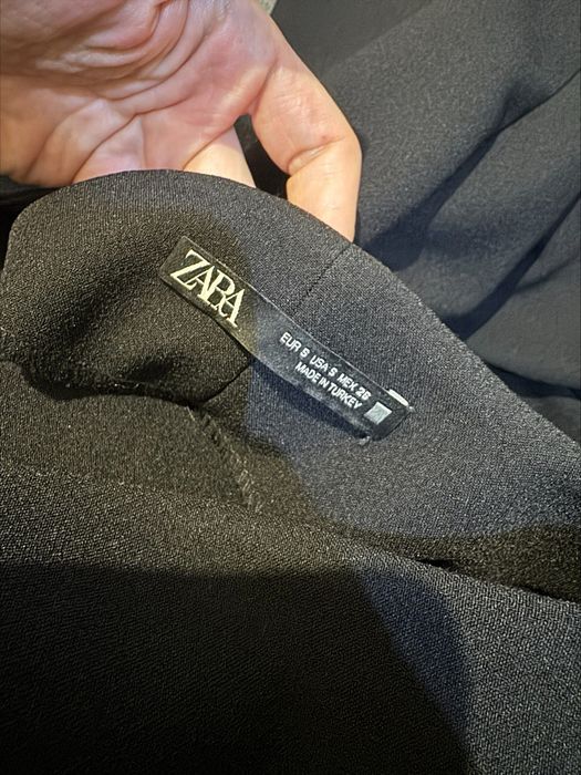Чорна сукня з відкритою спиною. Zara. Розмір S.