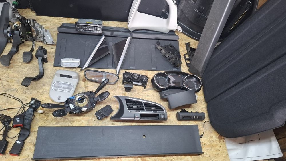 Пластик салону Peugeot 3008 пластмаси салона пежо 3008