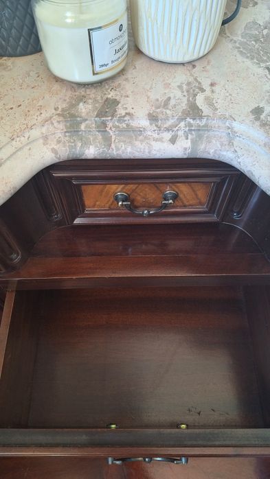 2 mesas de cabeceira