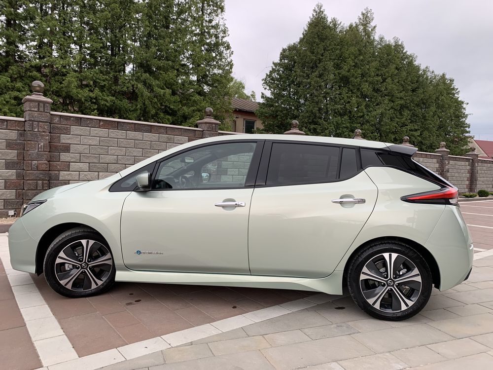 Свіжий в рідній фарбі  Nissan Leaf 40 кВт 2018 р